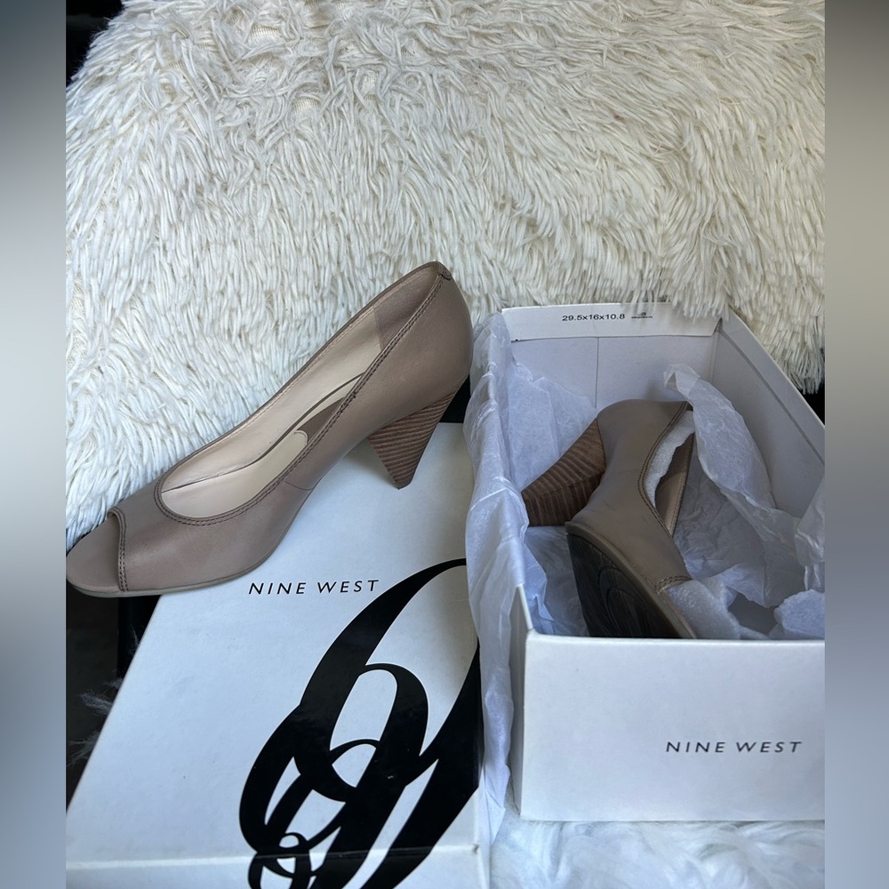 Nine West brand, Mid-heel, Women size 8 1/2 , shaded grey/taupe color